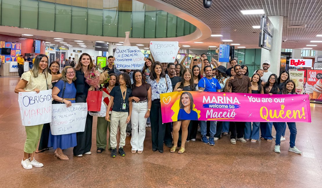 Marina JHC recebe homenagem de mães de alunos do Maceió Abraça o Mundo