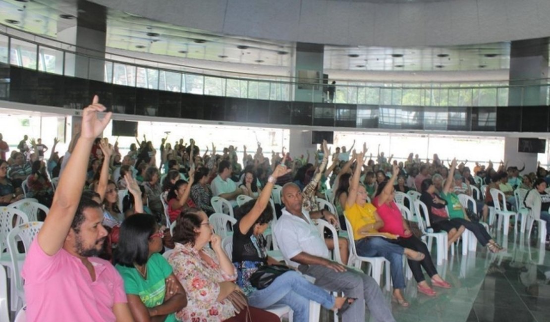Greve dos servidores da educação estadual continua mesmo considerada ilegal