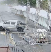 Câmera de videomonitoramento da SSP registra exato momento de desabamento de galpão no Jaraguá