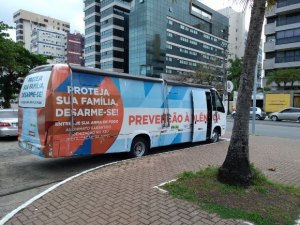 Ônibus da campanha de entrega voluntária de armas chega ao bairro da Pajuçara