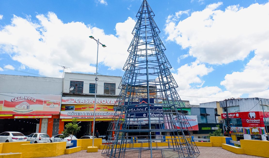 Natal de Luz: Prefeitura de Palmeira dos Índios inicia decoração natalina em vários pontos da cidade
