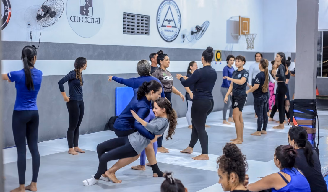 Ela Se Garante na Luta inicia aulas gratuitas de jiu-jitsu em academia de Penedo