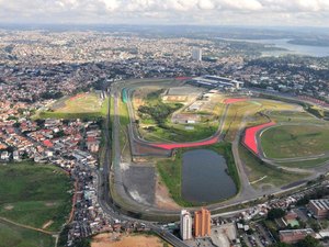 F1: Forte chuva adia prova de classificação do GP do Brasil