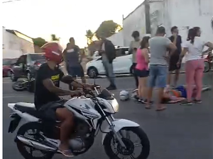 Jovem de 26 anos fica ferida após colisão entre moto e carro na Santa Amélia