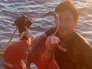 Pescador encontra equipamentos de mergulhador achado morto