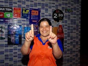 Tarcizo Freire, candidato a prefeito de Arapiraca,  percorre as ruas do bairro Primavera