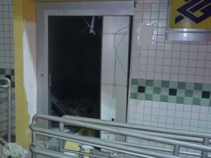 Bandidos explodem caixado BB de Coité do Noia