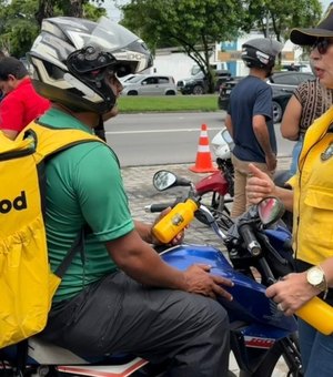 Blitz educativa com motociclistas marca início do Maio Amarelo em Maceió