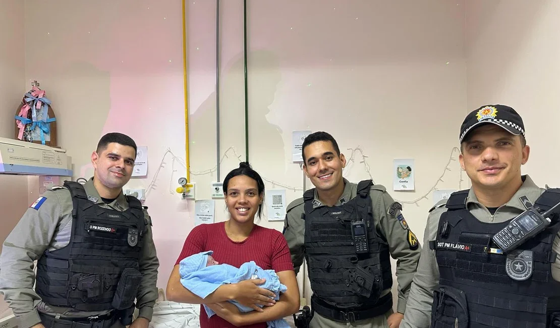 Grávida dá à luz com ajuda da polícia às margens de rodovia em Arapiraca