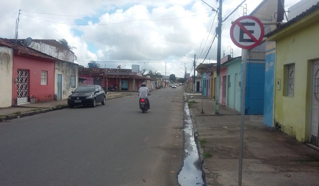 Adolescente é mantido refém durante roubo em residência de Arapiraca