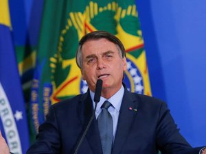 Na 2ª metade do mandato, Bolsonaro planeja fidelizar centrão e gastar mais