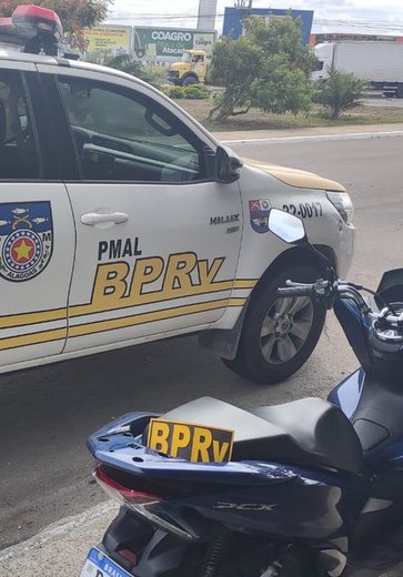 Jovem é preso na contramão da AL 220 com moto roubada no Distrito do Pé Leve, no Agreste