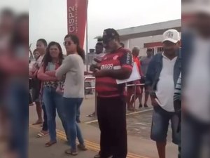 [Vídeo] Chuva e lama: usuários do Instituto de Identificação de Teotônio Vilela reclamam de falta de condições da nova sede