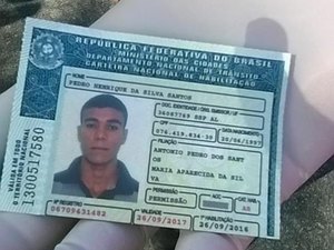 Motociclista morre após bater em carro e ser atropelado por caminhão na Avenida Fernandes Lima