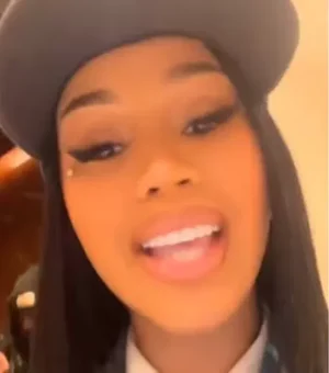 Cardi B exibe imagem do seu piercing no 'cofrinho'