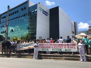 [Vídeo] Trabalhadores fazem ato contra jornada 12x36h no Hospital do Coração