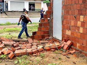 Prefeitura remove construção irregular em área de conservação ambiental