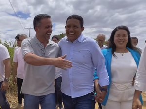 Júlio Cézar assina ordem para construção de adutora em Palmeira e alfineta Mosabelle: “Na campanha passou aqui dizendo que era mentira”