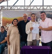 Prefeito de Rio Largo  realiza pagamento retroativo de reajuste salarial e empossa mais de 60 servidores da educação