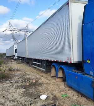 Motoristas são feitos reféns e têm carga roubada em Delmiro Gouveia