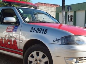 PM recebe denúncia anônima e apreende adolescente com maconha em residência