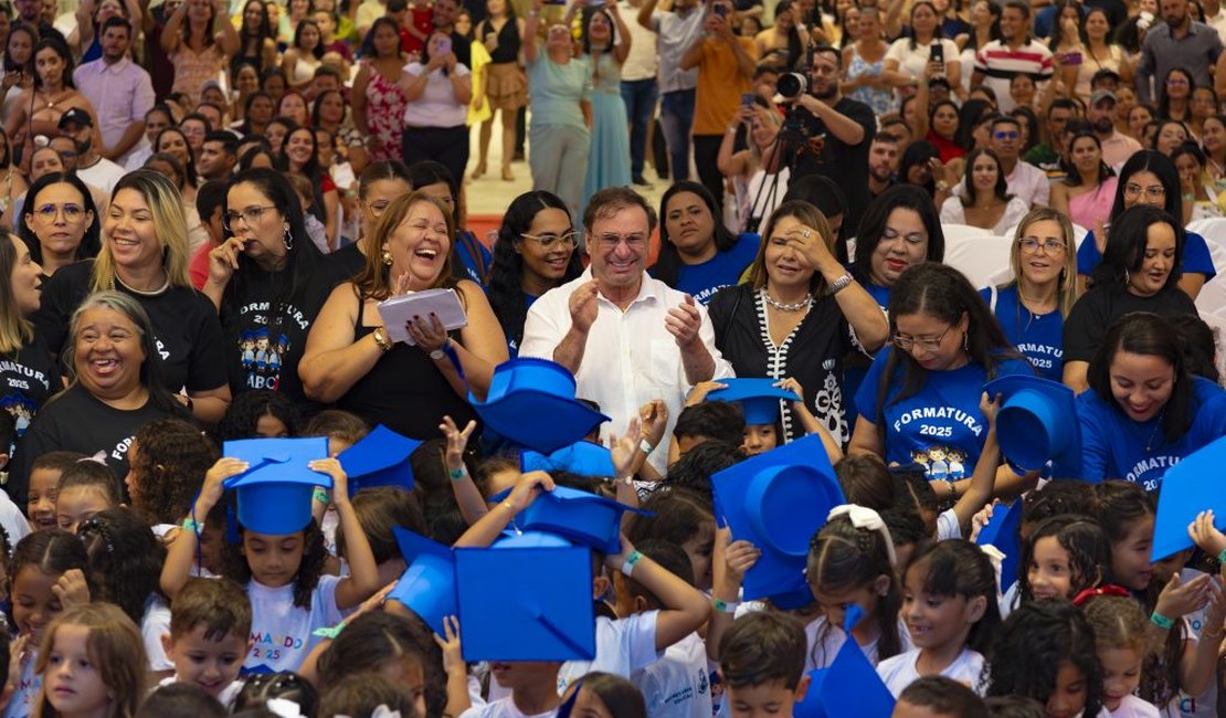 Prefeitura realiza sonho de centenas de famílias em primeira noite da formatura do ABC em Arapiraca