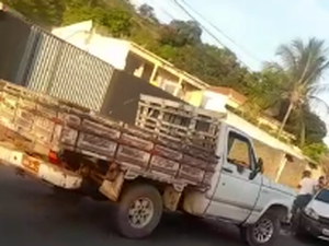 Motorista com sinais de embriaguez colide em dois veículos