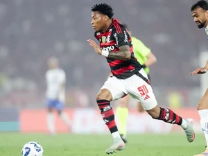 Empate entre Flamengo e Cruzeiro aumenta chances de título do Palmeiras