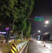DMTT mantém instalação de guarda-corpo em vias de Maceió