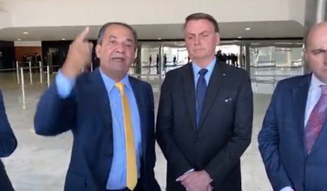 Encontro entre pastores e Bolsonaro tem oração por Congresso e STF