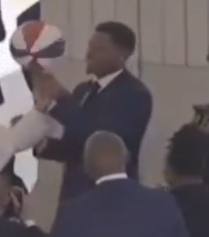 [Vídeo] Papa Leão XIV arrisca truque com bola de basquete no Vaticano