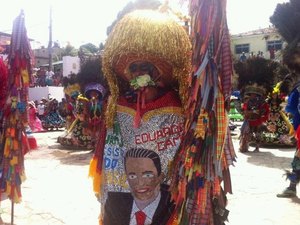 Eduardo Campos é homenageado em encontro de maracatus