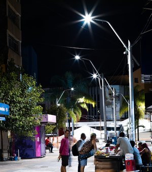 Prefeitura realiza reparos emergenciais em luminária no Centro de Maceió