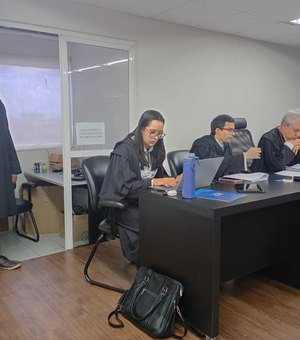 Mãe de Anne Larissa relata relação conturbada da filha com o acusado durante julgamento