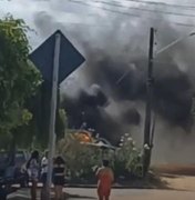 Carros são atingidos por incêndio e ficam destruídos em Palmeira dos Índios