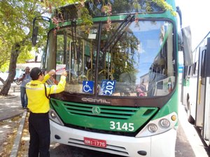 Ônibus irregulares são retirados de circulação durante fiscalização