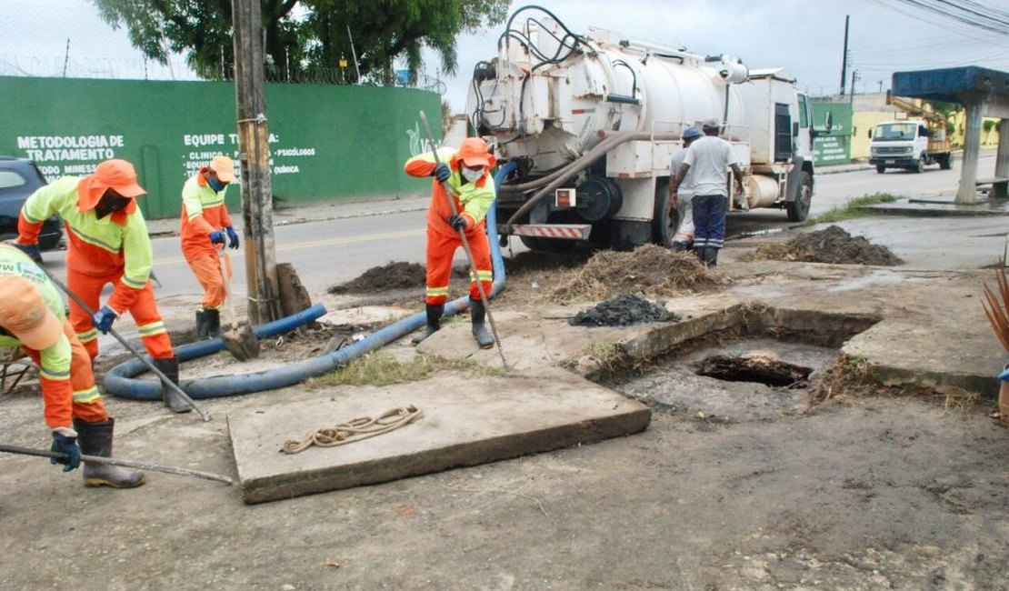Prefeitura realiza obras de manutenção em rede de drenagem na Santa Amélia