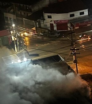 Incêndio atinge comércio na parte alta de Maceió e assusta moradores