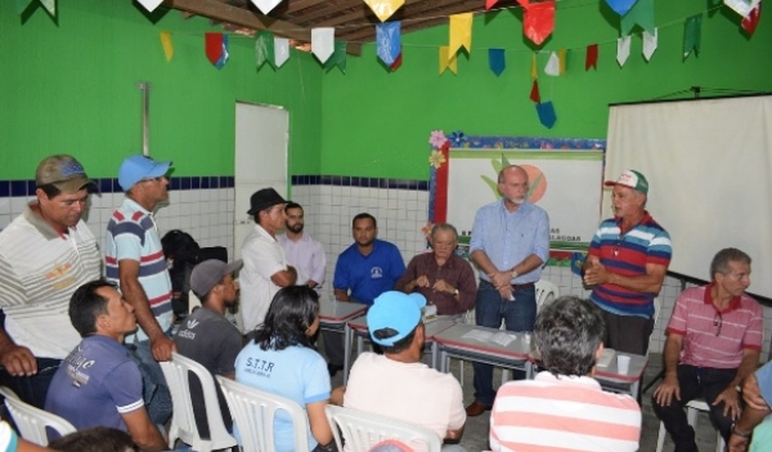 Iteral dialoga com assentados do município de Igreja Nova