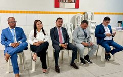 Parlamentares se reuniram no auditório da Secretaria de Educação