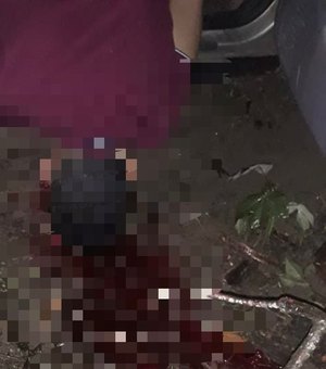 Homem é executado com disparos de arma de fogo dentro de veículo em Arapiraca