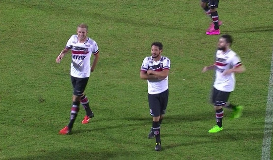 Santa Cruz segue invicto, Atlético PR vence, Cruzeiro e América MG ficam no empate