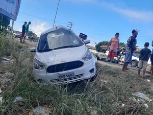 Motorista perde o controle de veículo e colide em poste na AL-220