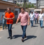 Marcelo Palmeira vistoria obras de pavimentação no Tabuleiro