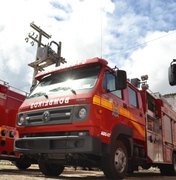 Incêndio atinge depósito de recicláveis neste sábado (2), em Arapiraca