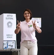 Michelle diz o que Bolsonaro achou de debate de Flávio e Lula