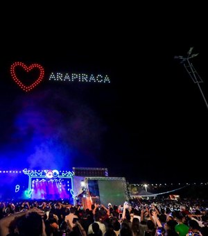 Show de drones promovido pela Prefeitura de Arapiraca encanta público e marca a comemoração dos 100 anos na Perucaba