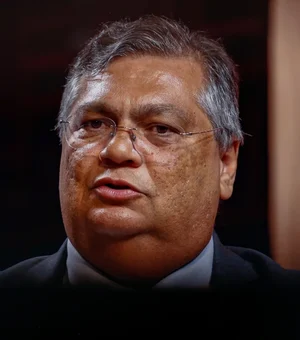 Flávio Dino dá despacho blindando chefe de sindicato do irmão de Lula
