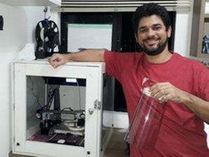 Professor do Ifal cria pulseira 'anti-coronavírus' e produz máscaras protetoras