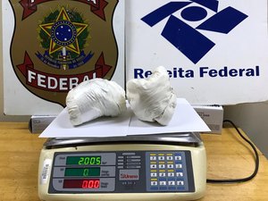 Mulher é presa tentando embarcar para Maceió com dois quilos de cocaína